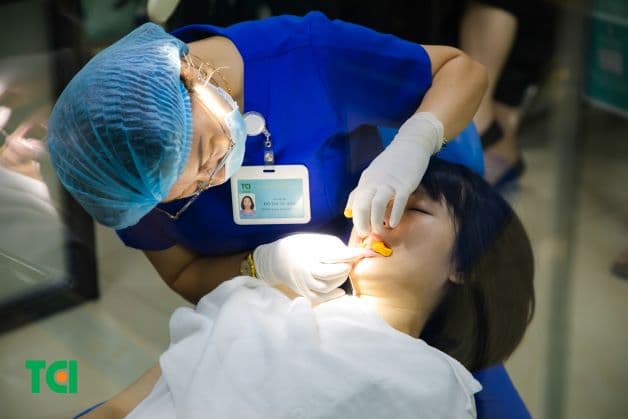 điều trị tủy răng bao nhiêu tiền