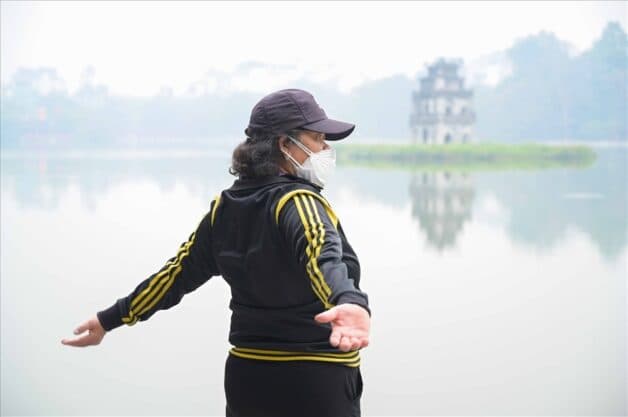 Tích cực hoạt động thể chất giúp phòng ngừa đột quỵ mùa đông.