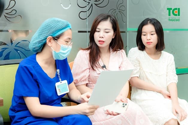 Việc dùng dụng cụ lấy cao răng cho bản thân rất khó, cần đến các nha khoa để được hỗ trợ