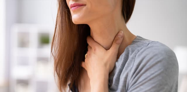 Giải đáp vấn đề: Hóc xương cá có tự khỏi không