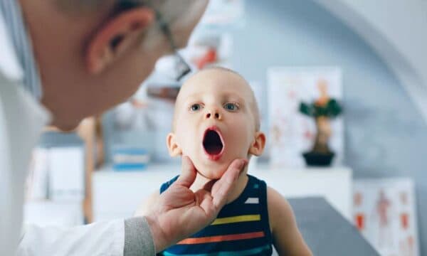 Hóc xương cá ở trẻ em có tự khỏi được không?