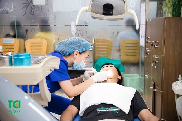 hôi miệng uống gì