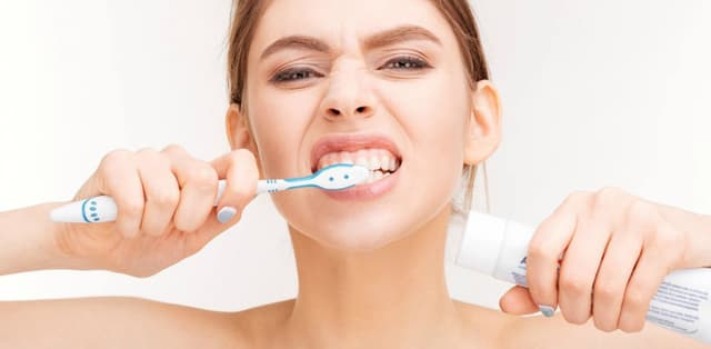 Bảo vệ răng miệng cùng kem đánh răng chống cao răng