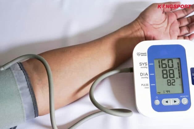 Cao huyết áp là dấu hiệu quan trọng giúp nhận biết bệnh u tuyến thượng thận.