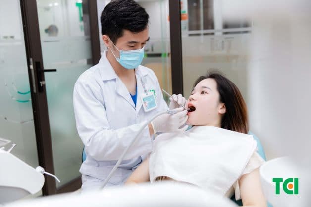 không nên bọc răng sứ