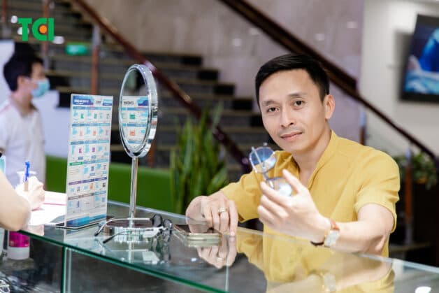 Giải đáp chi tiết thắc mắc: Kính viễn đa tròng là gì?