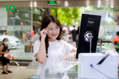 Giải đáp thắc mắc: Kính viễn thị đa tròng là gì?