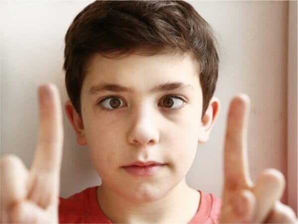 Giải đáp mắt lác có đeo lens được không và cách điều trị lác-1