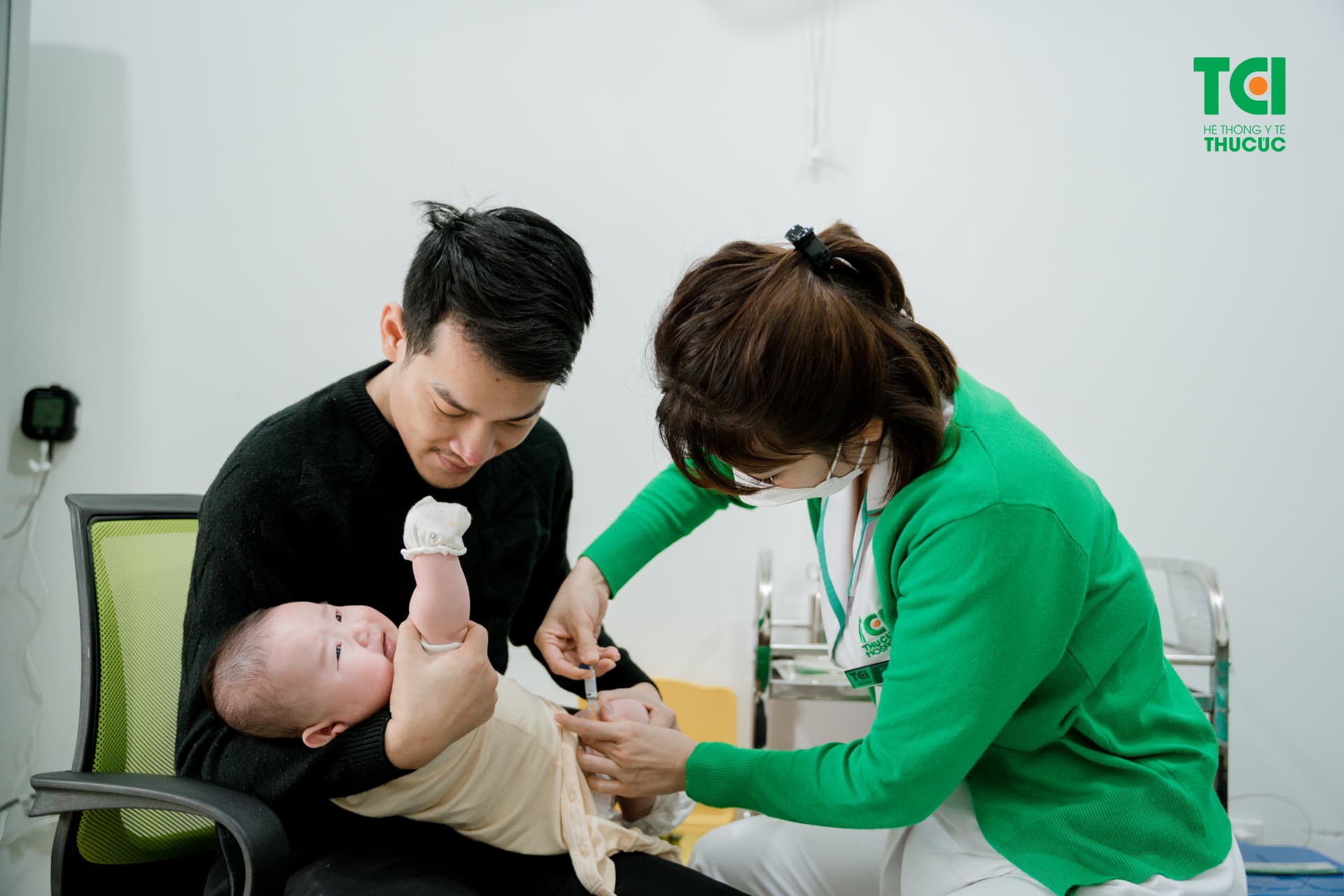 Trẻ nhỏ cần được tiêm đủ 4 mũi vắc xin 6 trong 1