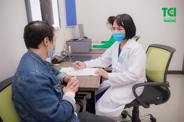 giai đoạn đầu tiên trong phục hồi chức năng sau đột quỵ là thăm khám