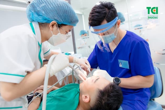 Quá trình nhổ răng khôn mọc lệch có nguy hiểm hay không phụ thuộc vào nhiều yếu tố