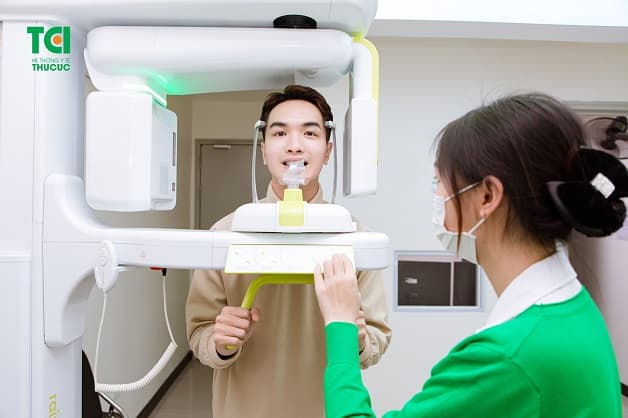 Khám trước khi niềng răng tại TCI