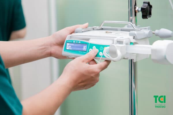 Máy bơm tiêm điện tự động sử dụng trong nội soi gây mê