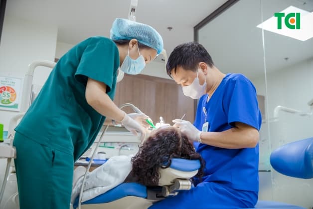 Nước súc miệng loại bỏ cao răng