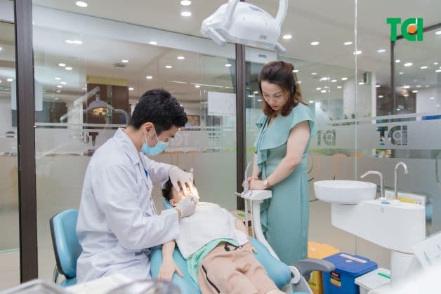 Các khách hàng luôn an tâm khi điều trị tủy răng tại TCI