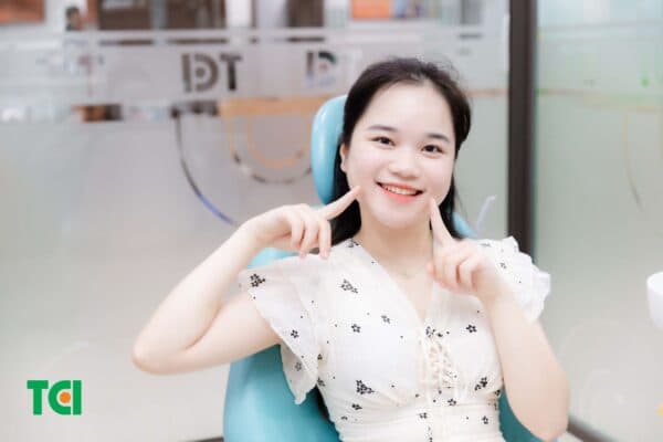 Khám răng tại nha khoa uy tín là cách giúp xử lý vấn phụ nữ hôi miệng