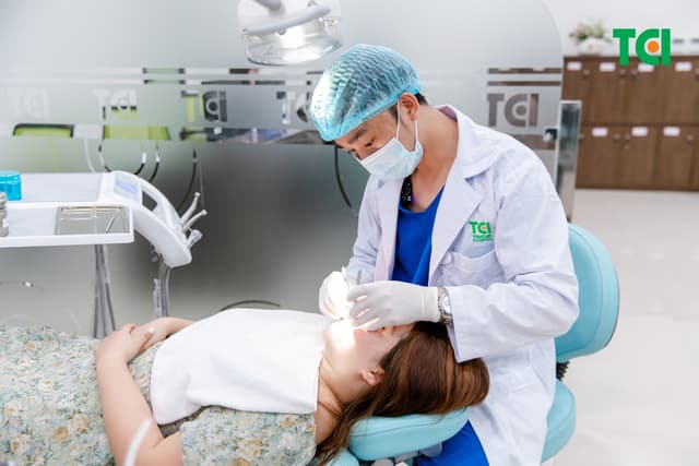 Răng cửa bị sâu nhẹ và cách điều trị