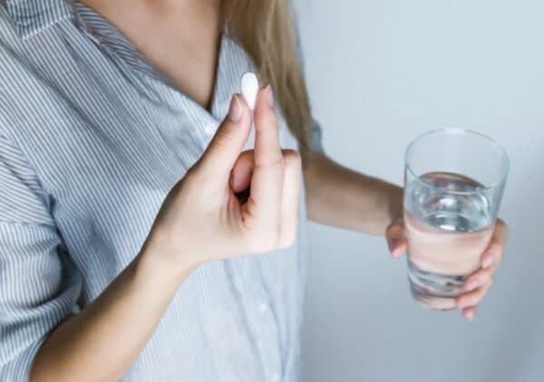 Tại sao đau dạ dày lại buồn nôn