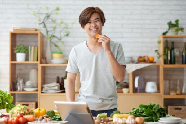 Tại sao đau dạ dày lại buồn nôn