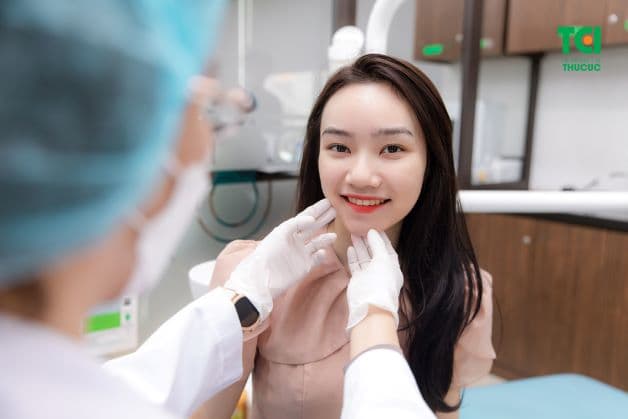 Bọc sứ cho răng ố vàng có thể khiến bạn có một nụ cười đẹp hơn