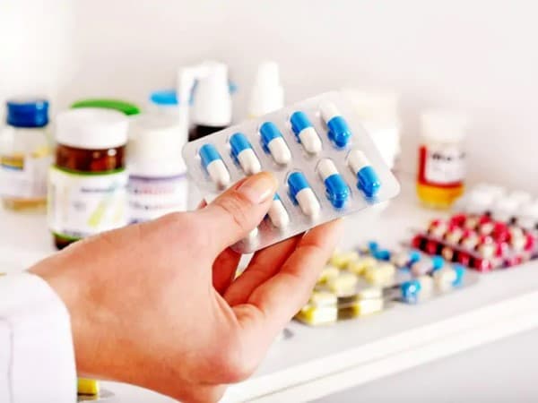 Không tự ý mua thuốc cảm lạnh để điều trị bệnh cho trẻ