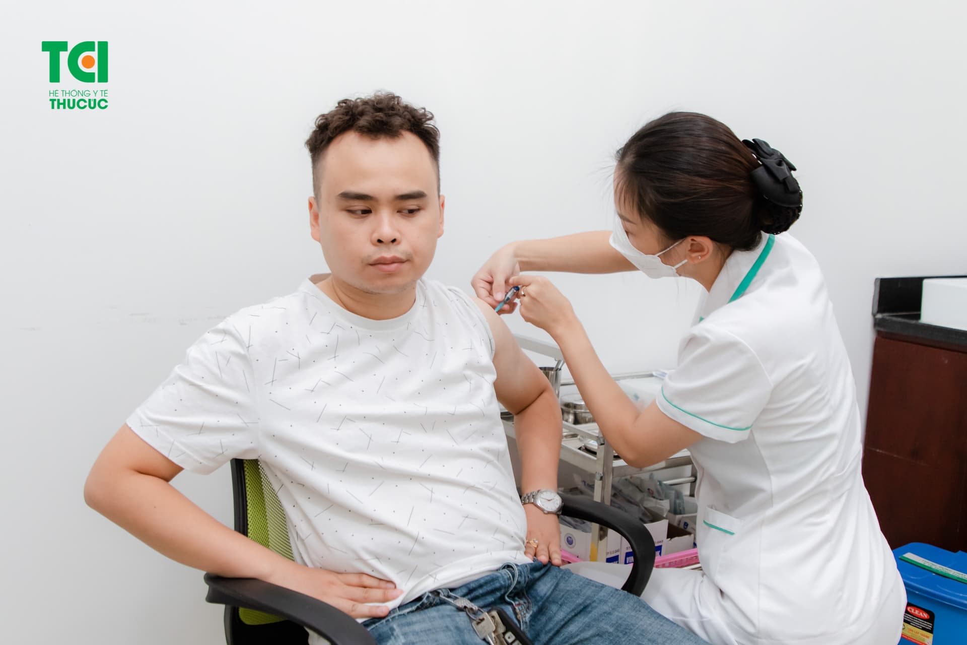 Tiêm vắc xin viêm gan B là một biện pháp y tế quan trọng để bảo vệ sức khỏe của con người