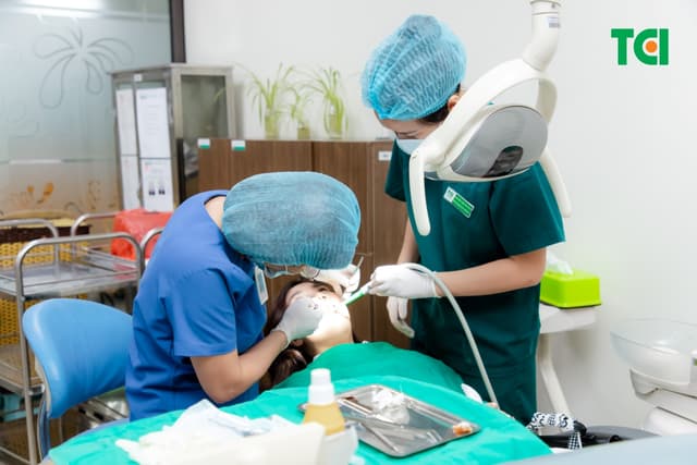 Trám răng sâu có đau không và những lưu ý