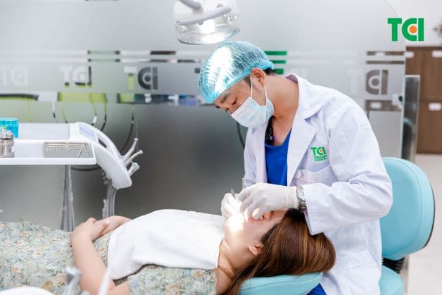 Trám răng của không tác động đến nướu hay cấu trúc răng nên không đau đớn