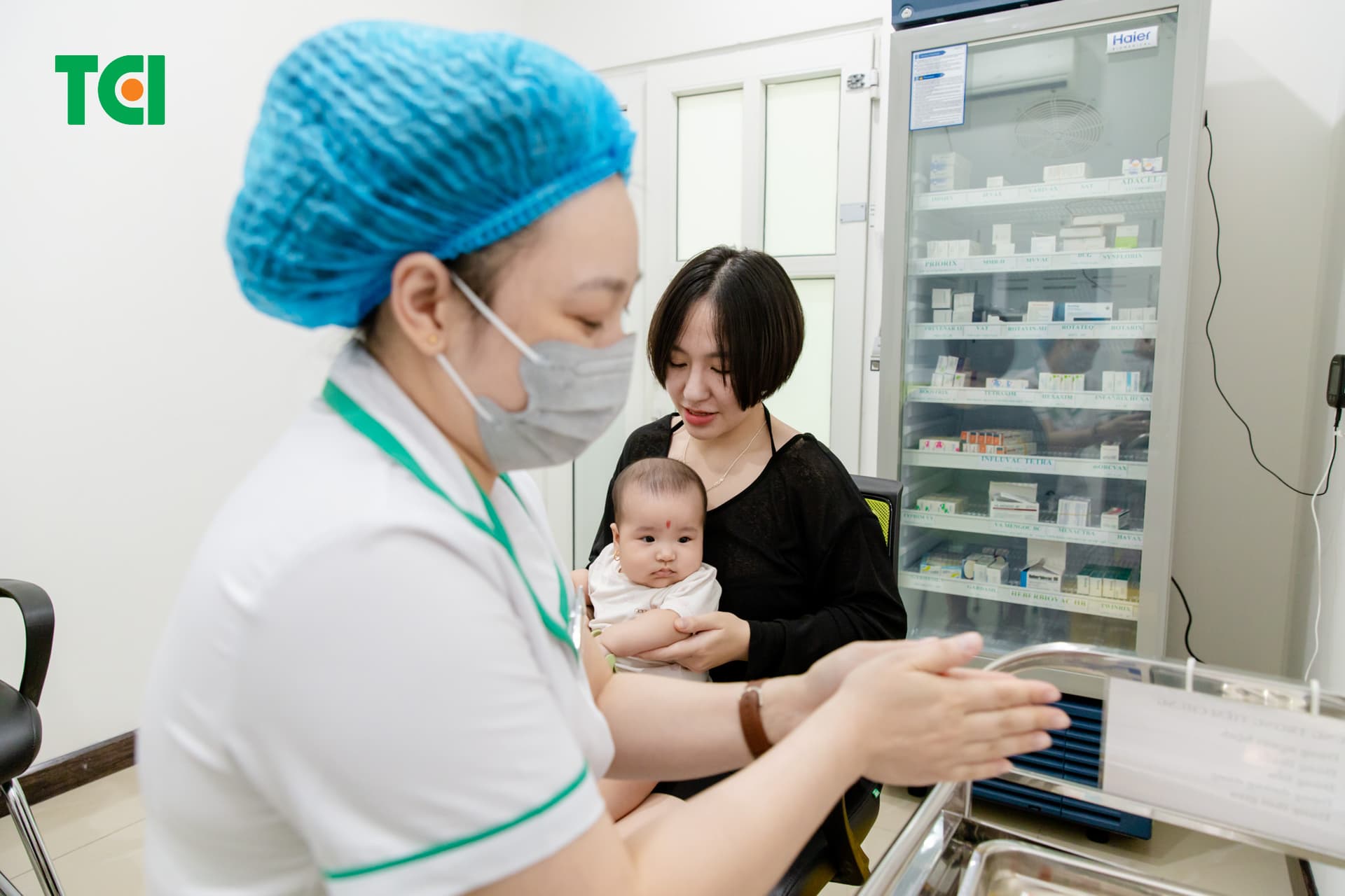 trẻ sốt sau khi tiêm vacxin 6 trong 1 thường diễn ra trong 1 đến 2 ngày