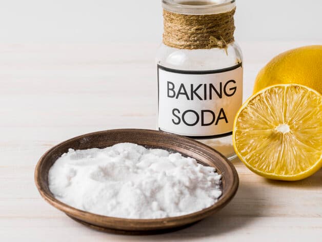 Baking Soda hay muối nở luôn là một “trợ thủ đắc lực” của chúng ta trong khắc phục tình trạng tròng kính ố vàng.