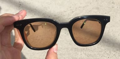 Tròng kính đổi màu có độ – Tham khảo trước khi chọn lựa