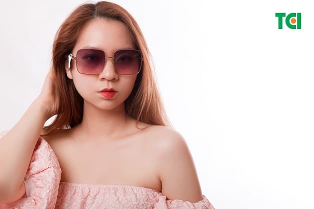 tròng kính đổi màu không độ thời trang