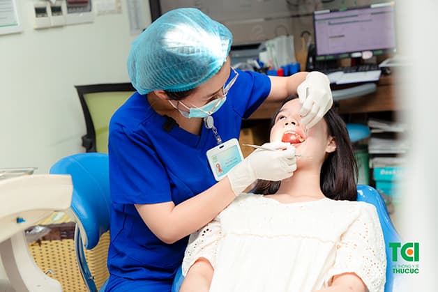 tư vấn trồng răng sứ giá rẻ