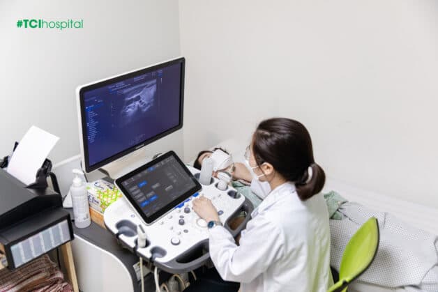 Thăm khám ngay khi tuyến giáp sưng to để được chẩn đoán bệnh chính xác và tư vấn cách ăn uống, điều trị phù hợp