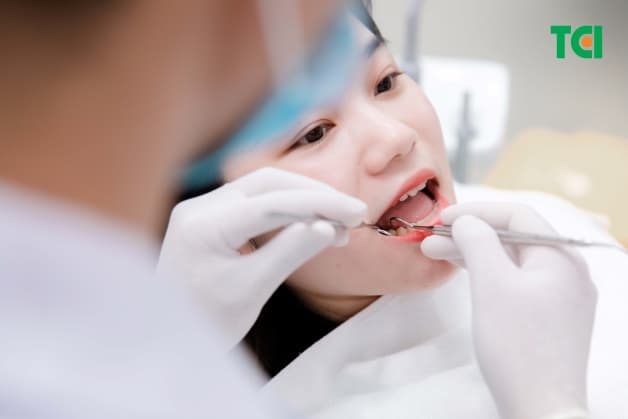 Bệnh nhân mắc bệnh răng miệng nên đến nha khoa uy tín khám và điều trị kịp thời