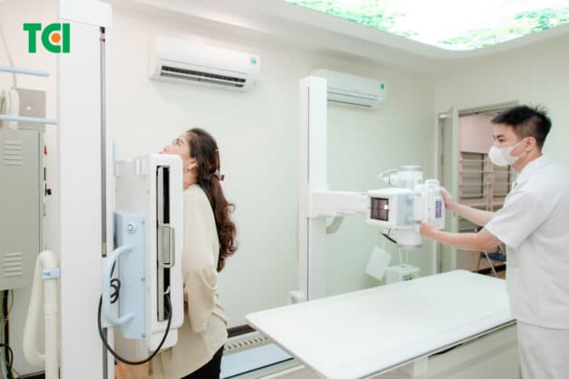 X-quang phổi là phương pháp được ứng dụng phổ biến trong chẩn đoán và điều trị viêm phế quản ở người lớn