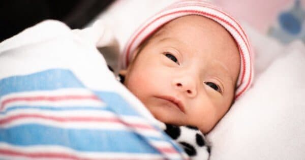 Bệnh võng mạc trẻ sơ sinh nếu không được phát hiện, điều trị kịp thời có thể biến chứng mù lòa vĩnh viễn