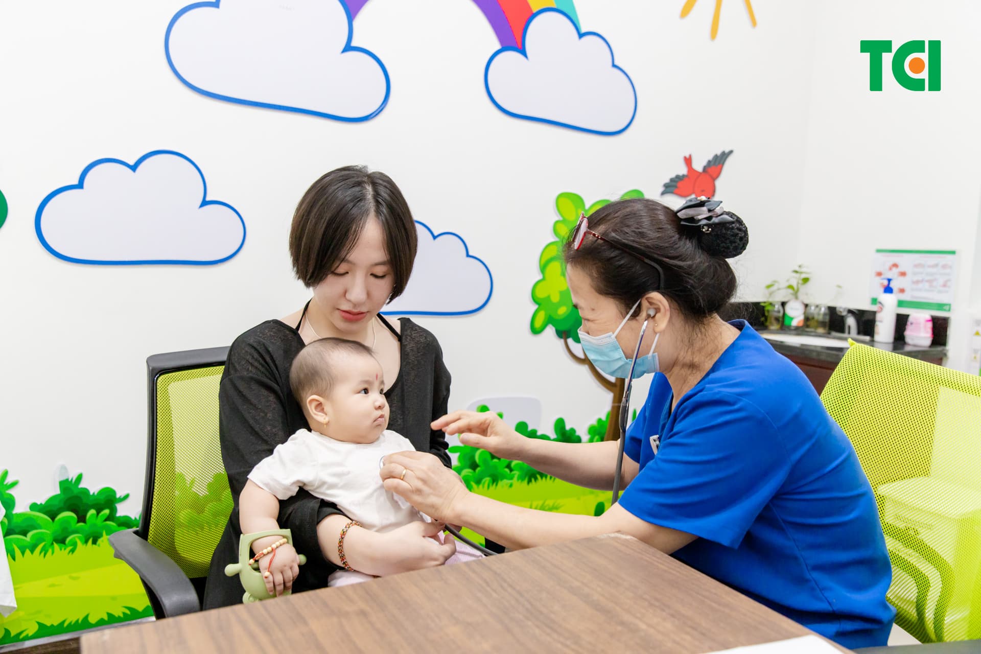 Ăn uống sau khi tiêm vacxin là một trong những yếu tố quan trọng mà bố mẹ cần lưu ý