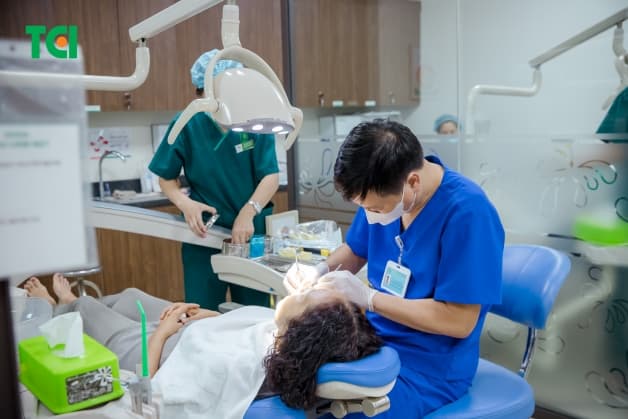 Bác sĩ chữa hôi miệng