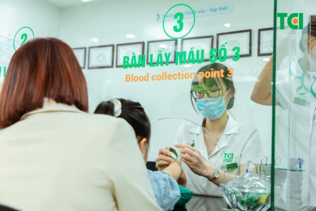 Nếu bố mẹ nghi ngờ bé bị viêm tiểu phế quản, cho trẻ thăm khám với bác sĩ để trẻ được chẩn đoán xác định và điều trị phù hợp.