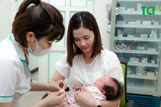 Tiêm vắc xin giúp giảm chi phí điều trị nếu trẻ không may bị bệnh.