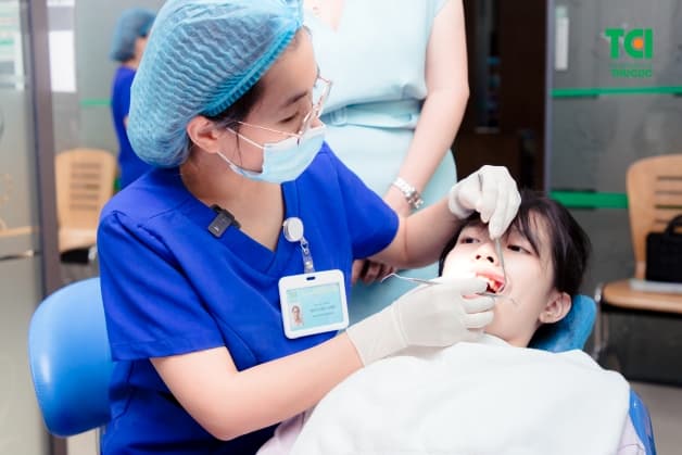 Thực hiện lấy cao răng siêu âm ở Hà Nội