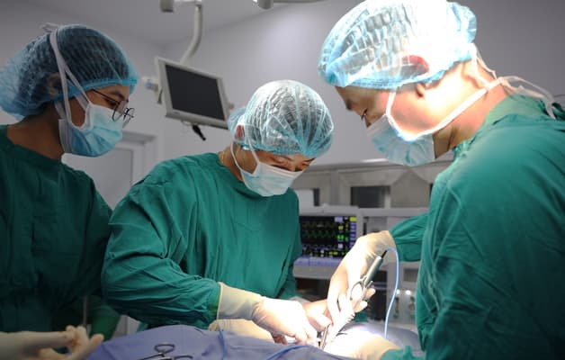 Phẫu thuật điều trị ung thư tuyến giáp thể nhú phần lớn được thực hiện bằng phương pháp mổ mở