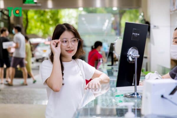 Những lưu ý khi đi cắt kính cận