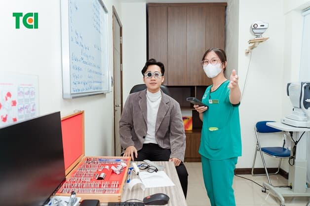 Cắt tròng kính cận bao nhiêu tiền tại bệnh viện