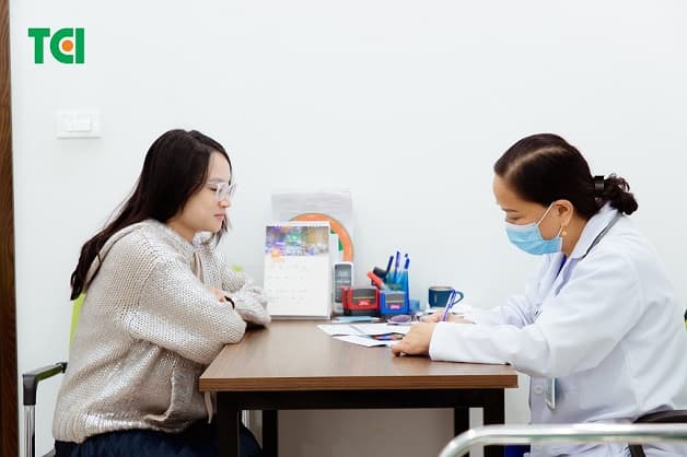 Thăm khám sức khỏe định kỳ là việc cần làm để bảo vệ chức năng buồng trứng