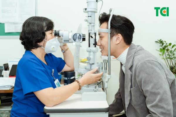 Kiểm tra mắt định kỳ