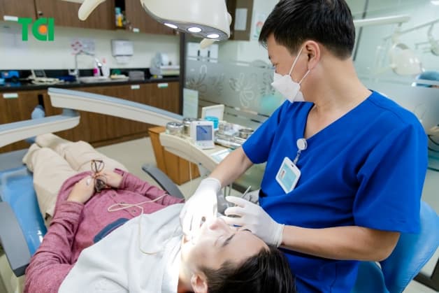 Nên ưu tiên điều trị tủy răng tại nha khoa uy tín, có giá phải chăng