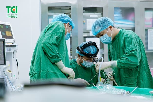 thực hiện điều trị viêm amidan