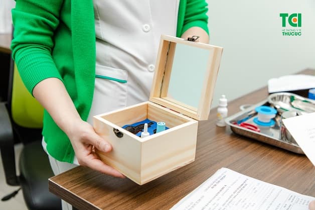 Chăm sóc và bảo quản kính áp tròng